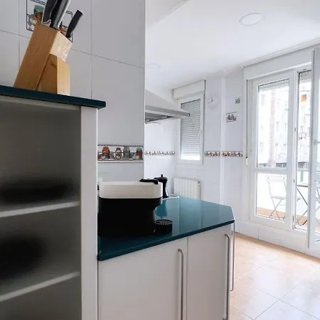 Centrica Y Amplia Vivienda Turistica Con Wifi 아파트 *